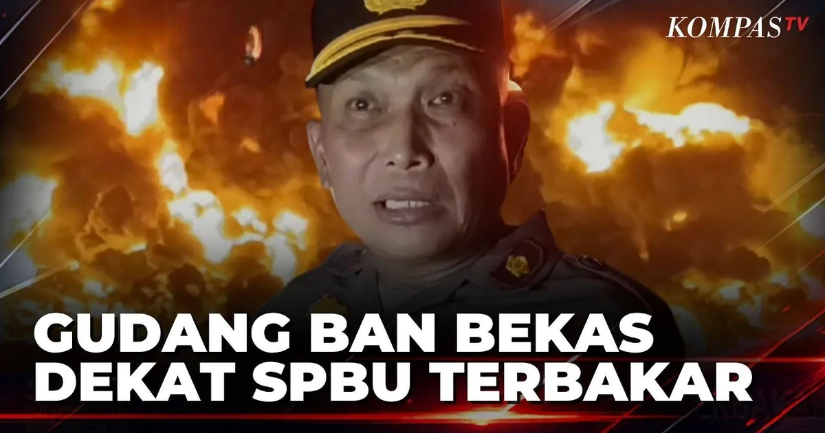 Gudang Ban Bekas di Mojokerto Terbakar, Damkar Cegah Api Merambat ke SPBU